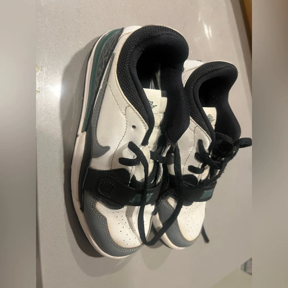 EUC Jordan Legacy 312 Low - Picture 2 of 10